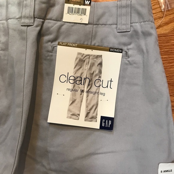 ▪️GAP clean cut Khakis - Picture 3 of 8